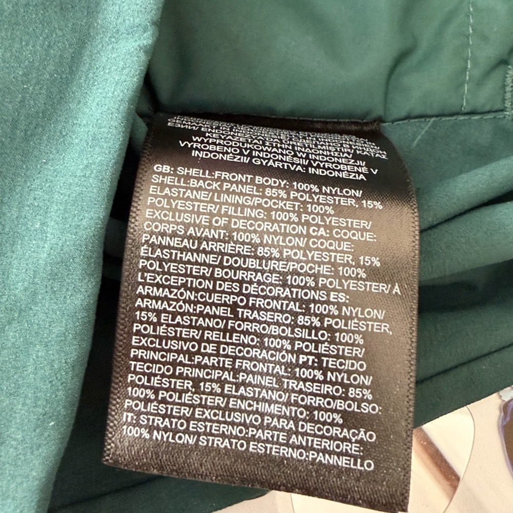 The North Face Women's Winter Warm Printed Insulated Vest - Picture 13 of 14